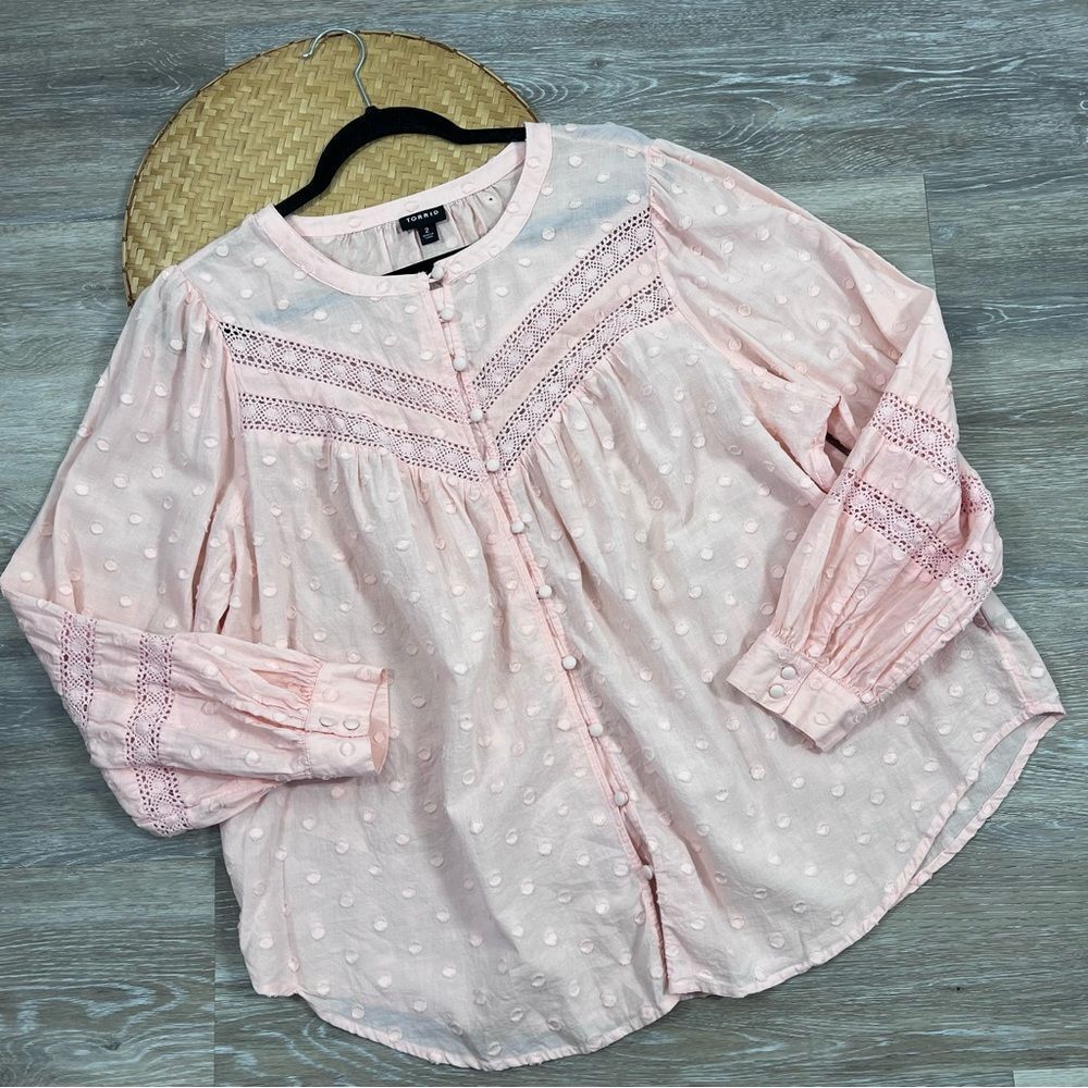 Torrid pink boho crochet laser cut button down‎ blouse